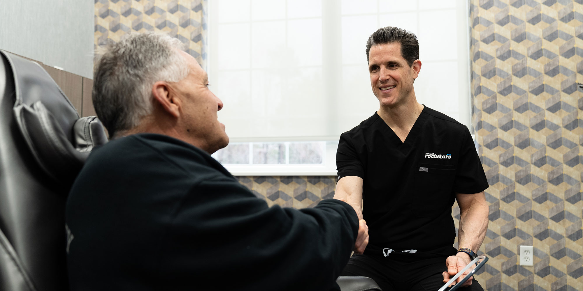 Doctro shaking patients hand